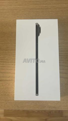 للبيع. ايفون (17) اير. أسود. 256 جيجابايت