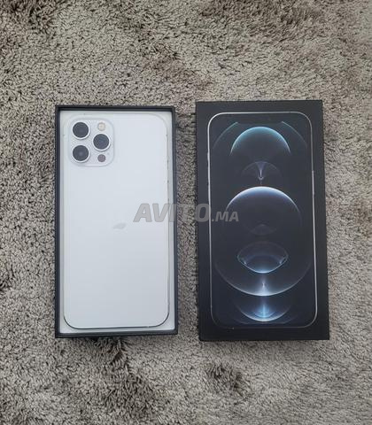 iPhone 12 Pro max في حالة جيدة جدا للبيع
