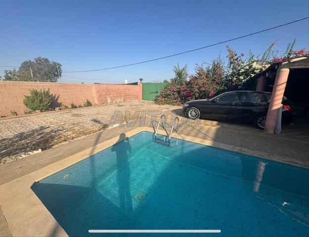 مزرعة مع مسبح، إسطبل وبستان - 2200 م