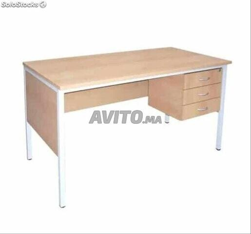 Le bureau est un meuble conçu pour offrir un espace de travail confortable