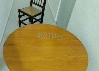 Table et quatre chaises