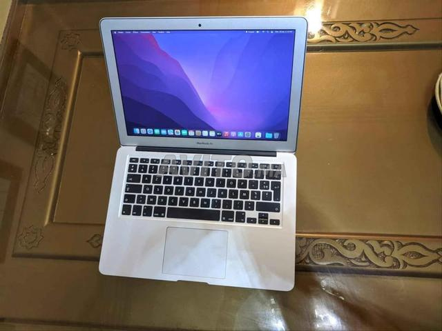 Macbook i5 / 8GB Ram / 256gb