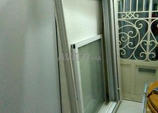 Fenêtre en aluminium 1,80 de large et 1,60 de large