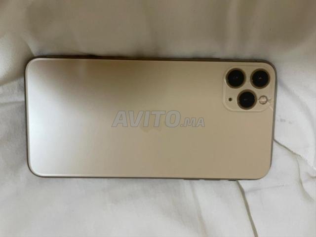 آيفون 11 برو ماكس للبيع خدام مزيان ونقي