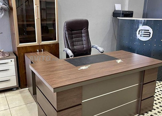 Bureau importé au design élégant