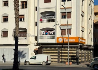 Local commercial 160 m² 2 FACADE