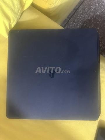 une ps4 slime avec fifa 23 et fifa 20 - 2