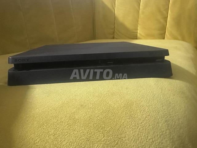 بلاي ستيشن 4 سليم مع فيفا 23 وفيفا 20