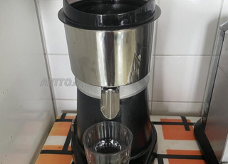 Extracteur de jus européen pour cafés, encore comme neuf
