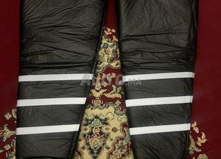 Le produit présenté est une protection de jambe réfléchissante