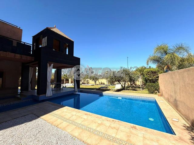 RAK-AN-1066 - Villa à vendre à Ennakhil (Palmeraie)