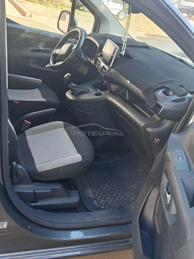 voiture d'occasion en très bon état 1er main 