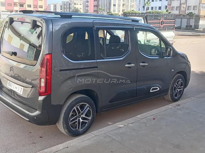 voiture d'occasion en très bon état 1er main 