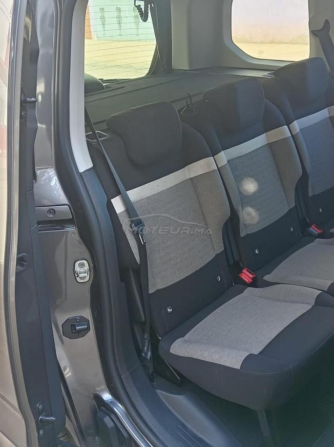 voiture d'occasion en très bon état 1er main 