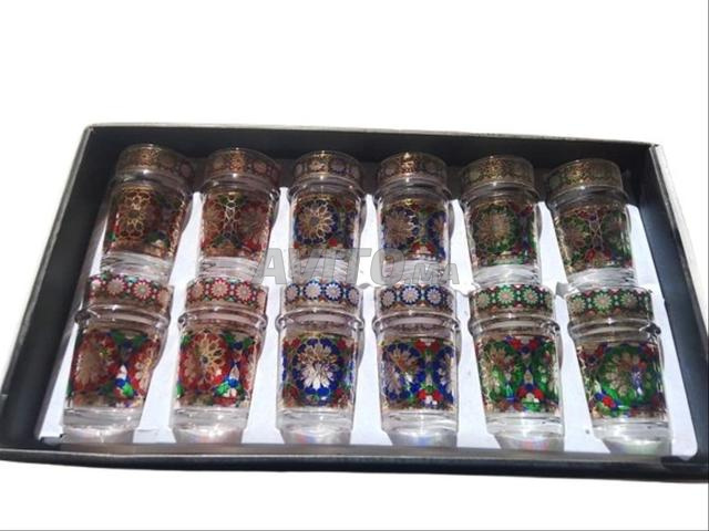 طقم أكواب زجاجية مزخرفة (12 قطعة)