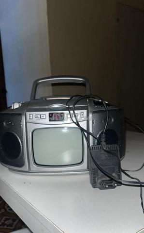 راديو فيه كلشي كسيط سيطي تلفازا ديال برا ناضي