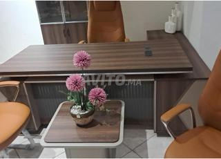 مكتب أنيق مناسب لجميع مساحات المكاتب