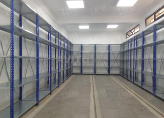 Rayonnage léger galvanisé