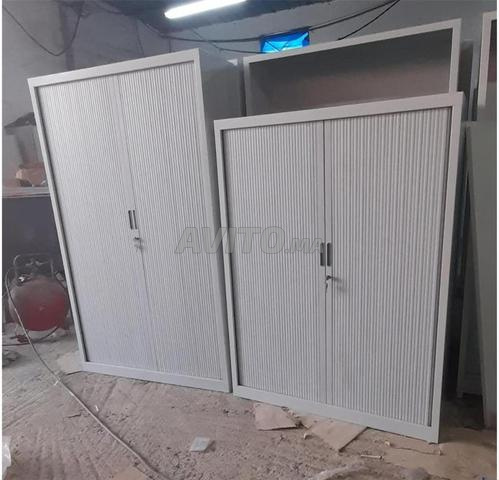 خزائن معدنية بأبواب معدنية