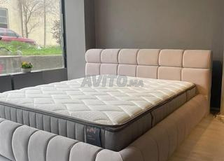 Lit moderne avec matelas Puffy Hybrid Comfort