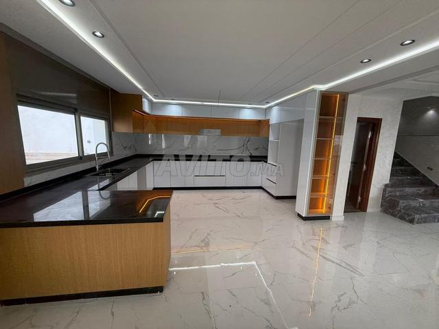 فيلا 420 م 2 كاملة 3 واجهات على ابن باديس