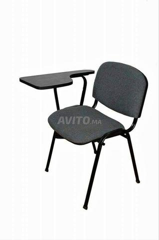 كرسي مدرسي خفيف وسهل النقل داخل القسم