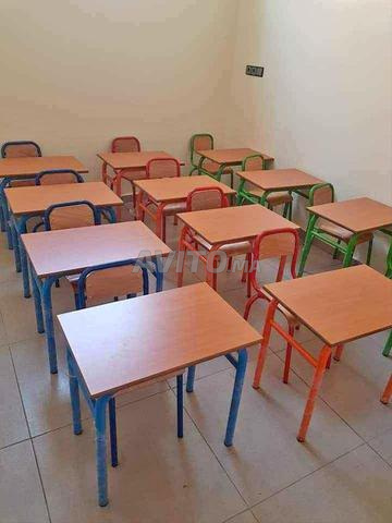 طاولات وكراسي مدرسية تضمن راحة التلاميذ