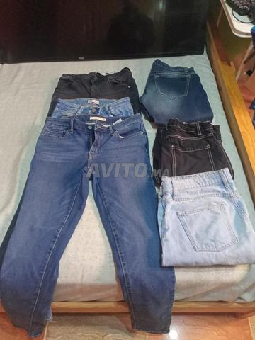 Marchandise en gros avec vêtements et unités variés