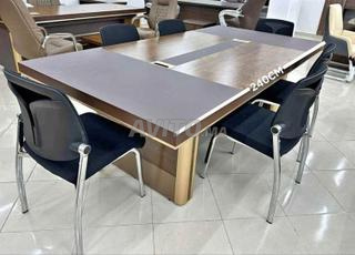 طاولة اجتماعات متينة لفرقكم