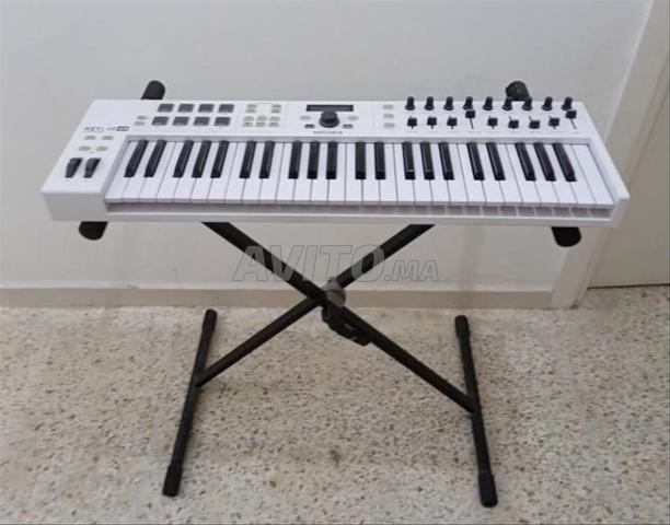 Arturia 49 mk2 لوحة مفاتيح ميدي