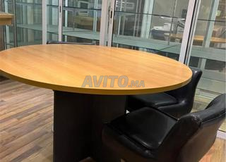 طاولة اجتماعات