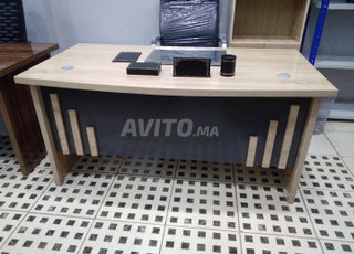 Bureau en bois simple avec un design élégant et une excellente qualité