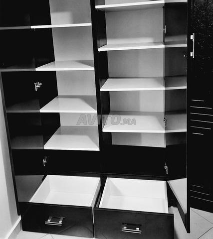 خزانة MDF سوداء لامعة 218×110 سم