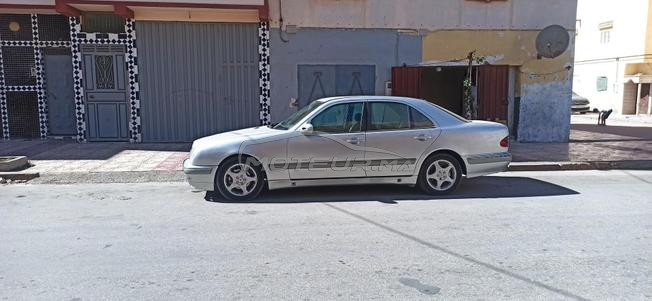 Mercedes-Benz 220 Diesel Automatique 2002 à Dakhla