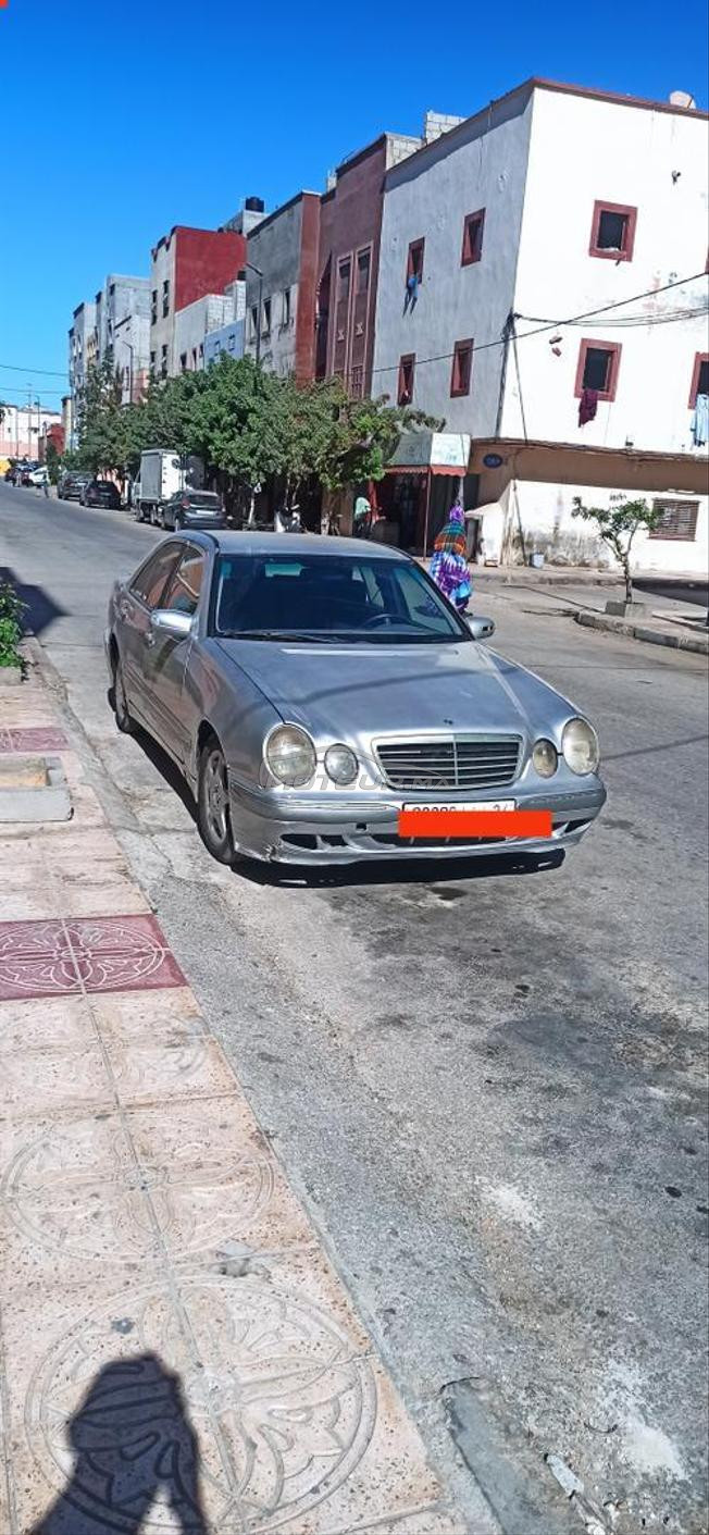 Mercedes-Benz 220 Diesel Automatique 2002 à Dakhla