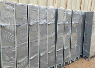 fabrication des vestiaire métallique en stock