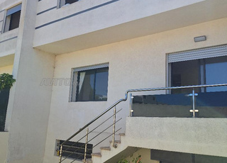 Belle villa mitoyenne, meublée située a Californie