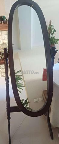 مرآة خشبية
