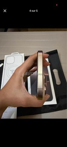 Iphone 16 pro max 256 avec pochet oreginal