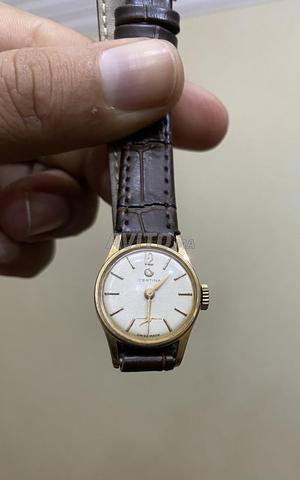 ساعة نسائية من الذهب 14 قراط النوع CERTINA