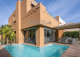 طريق الدار البيضاء - فيلا استثنائية