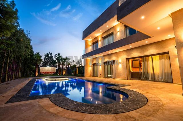 فيلا هادئة وآمنة بدون جيران لـ 18 شخصًا