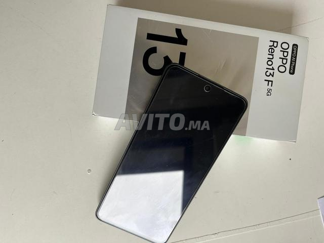 OPPO Reno13 F 5G acheté en Espagne avec sa boîte