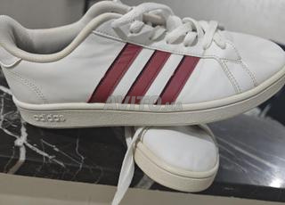 Adidas Original pointure 42 Court