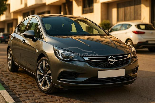 Opel Astra grise -modèle 2022