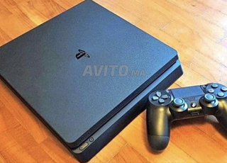 Ps4 Slim avec 100 jeux