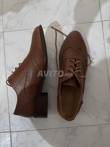 أحذية جلدية بنية اللون بكعب متوسط