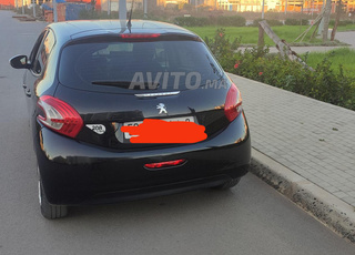 Peugeot 208 Diesel Manuelle 2015 à Kénitra