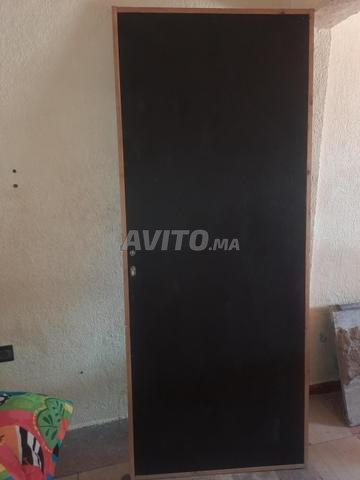 Porte à vendre, encore neuve, dimensions : longueur 202 et largeur 83 - 2