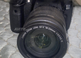 Canon EOS 60D بالإضافة إلى الملحقات